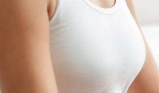 腋下的副乳是怎么回事做手术贵吗 腋下的副乳是怎么回事做手术贵吗