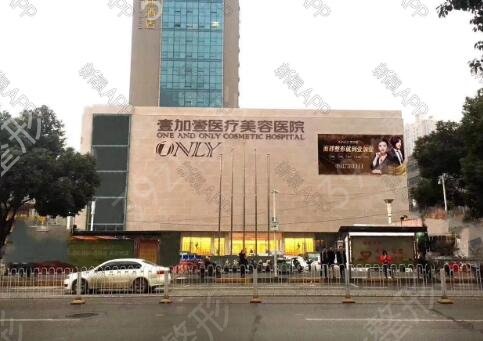 �人����֬���������ҽԺ����ǰ��