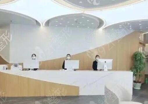 �ϳ���������ҽԺ����ǰ��