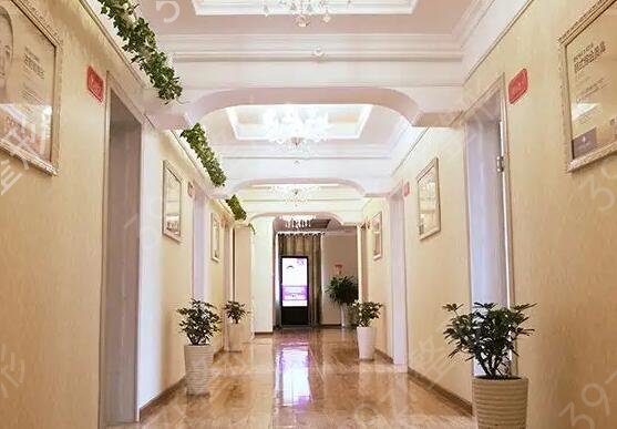 �ϳ���������ҽԺ����ǰ��