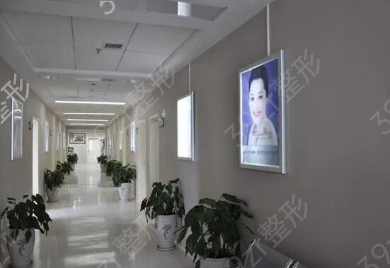 �ɶ���˫��Ƥ�ļ�ҽԺ�Ƚ�רҵ