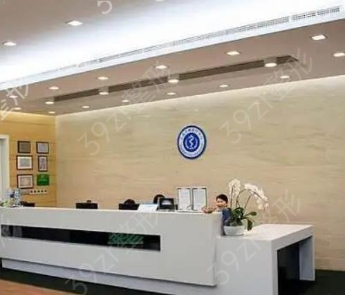 �Ϻ��õ��沿��֬ҽԺ���а�ǰ��һ���