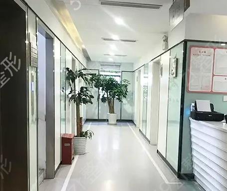 �Ϻ�˫��Ƥ����ҽԺ���а�