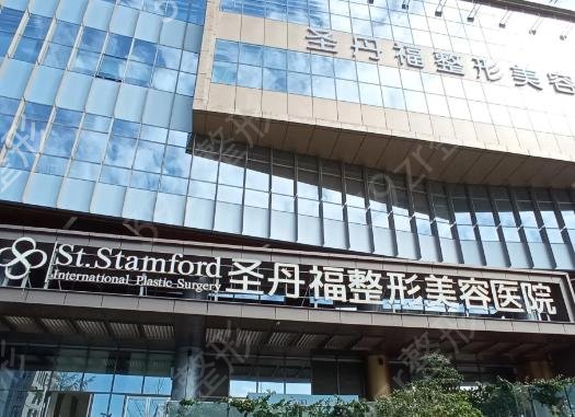 �ɶ�����ҽԺǰ�е����ļ�