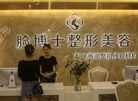 ����˫��ƤҽԺ���а�ǰ���������з���