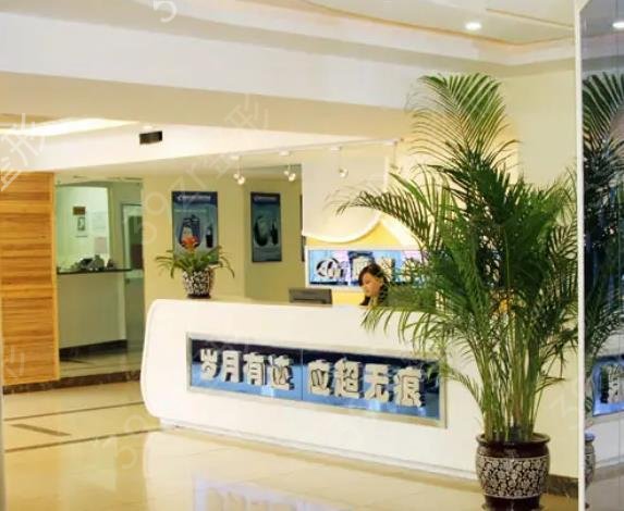 ����¡������ҽԺ���а�ǰ��