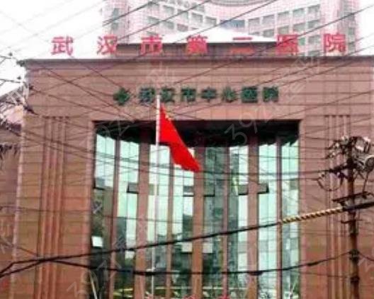 �人����������ҽԺ����ǰ��