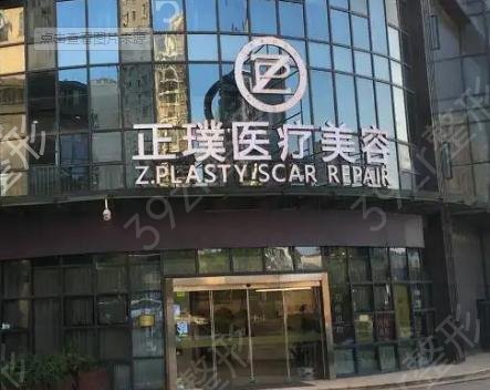 �人˫��ƤҽԺ����ǰ��