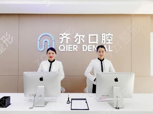 ����˽����ǻҽԺǰ���̵�