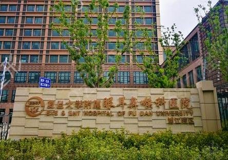 �Ϻ�������¡��ҽԺ����ǰ��ڱ�����