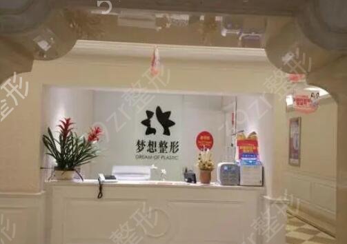 ����˫��ƤҽԺ���а�ǰ�Ŀڱ��̵�