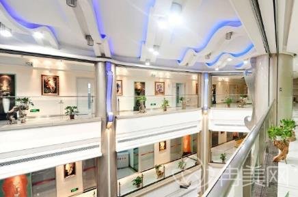 �人�����˫��Ƥ��