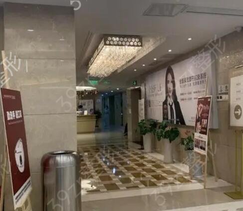 �Ͼ�����ҽԺ������ǰ��