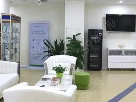 �Ͼ�����ҽԺ������ǰ��