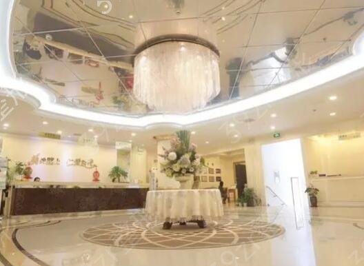 �ɶ��۲�����ҽԺ����ǰ��