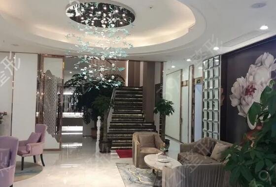 �Ͼ�˫��ƤҽԺ������ǰ��