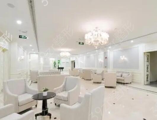 �Ͼ�˫��ƤҽԺ������ǰ��