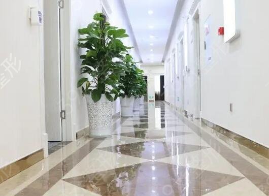 �ڽ�����ҽԺ������ǰ��