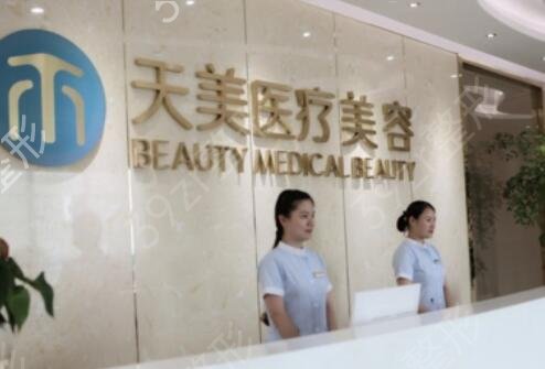 �ɶ�������ǰ�ĸ�˫��ƤҽԺ