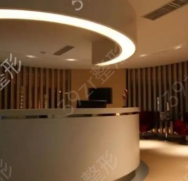 ��ɳ������˽������ҽԺ����ǰ��������¯��