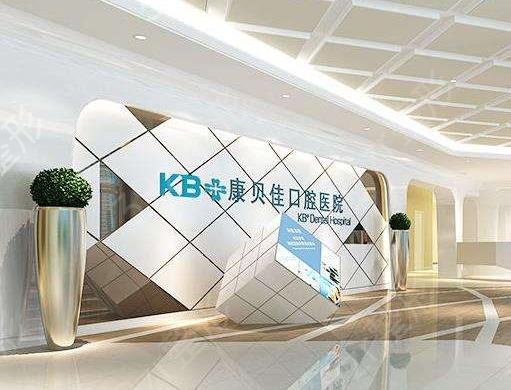 �������ݽ�������ǻ��ҽԺ����ǰ������˭��