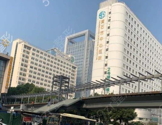 ������ʯ��ǻҽԺ����ǰ���ļҺ�