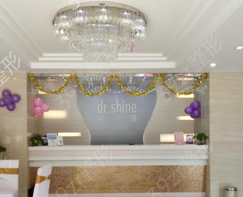 南宁割眼袋哪家医院好