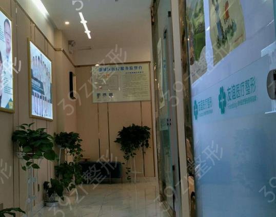 ����������ҽԺ���а�ǰ����