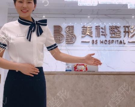 ����������ҽԺ���а�ǰ�����ѳ�