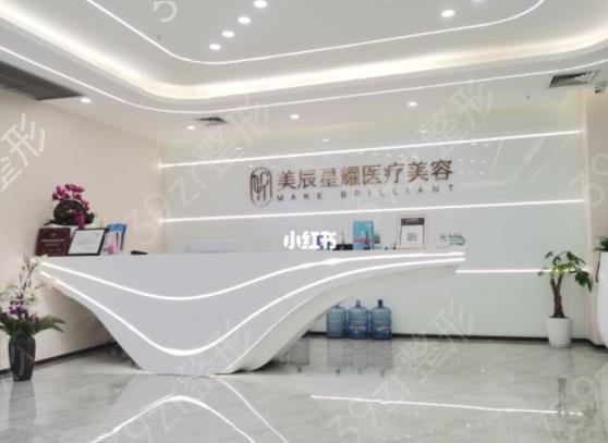 �ɶ�����˫��Ƥ����ҽԺ����ǰ���̵�