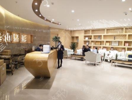 ����˫��ƤҽԺ����ǰ����������