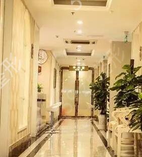 ���ճ�����������ҽԺ���а�ǰ��